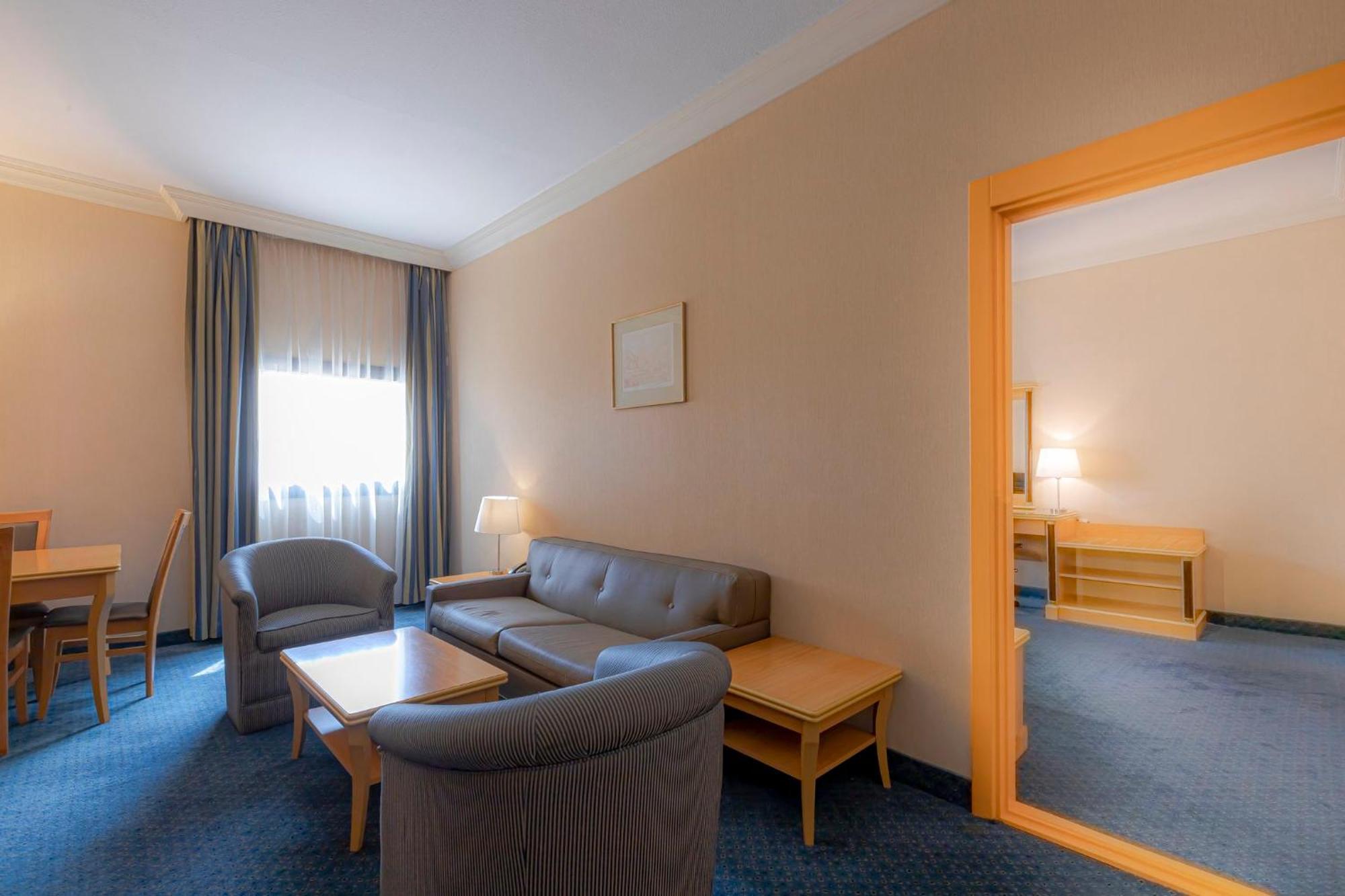 Holiday Inn Yanbu By Ihg Exterior photo