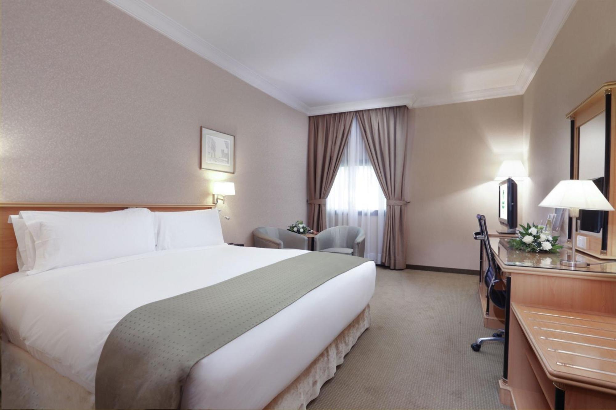 Holiday Inn Yanbu By Ihg Exterior photo